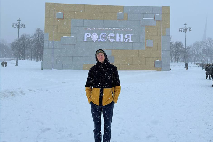 Студент Абаканского строительного техникума Лев Ильин стал экскурсоводом на выставке-форуме «Россия»